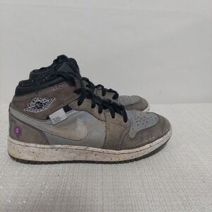 Nike Air Jordan 1 Mid Wings 2024 GS Gunsmoke Matte Silver FZ1209-001 Size 4Y